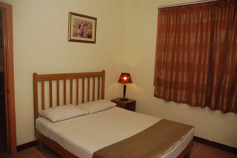 Pacific Crown Hotel Honiara Extérieur photo